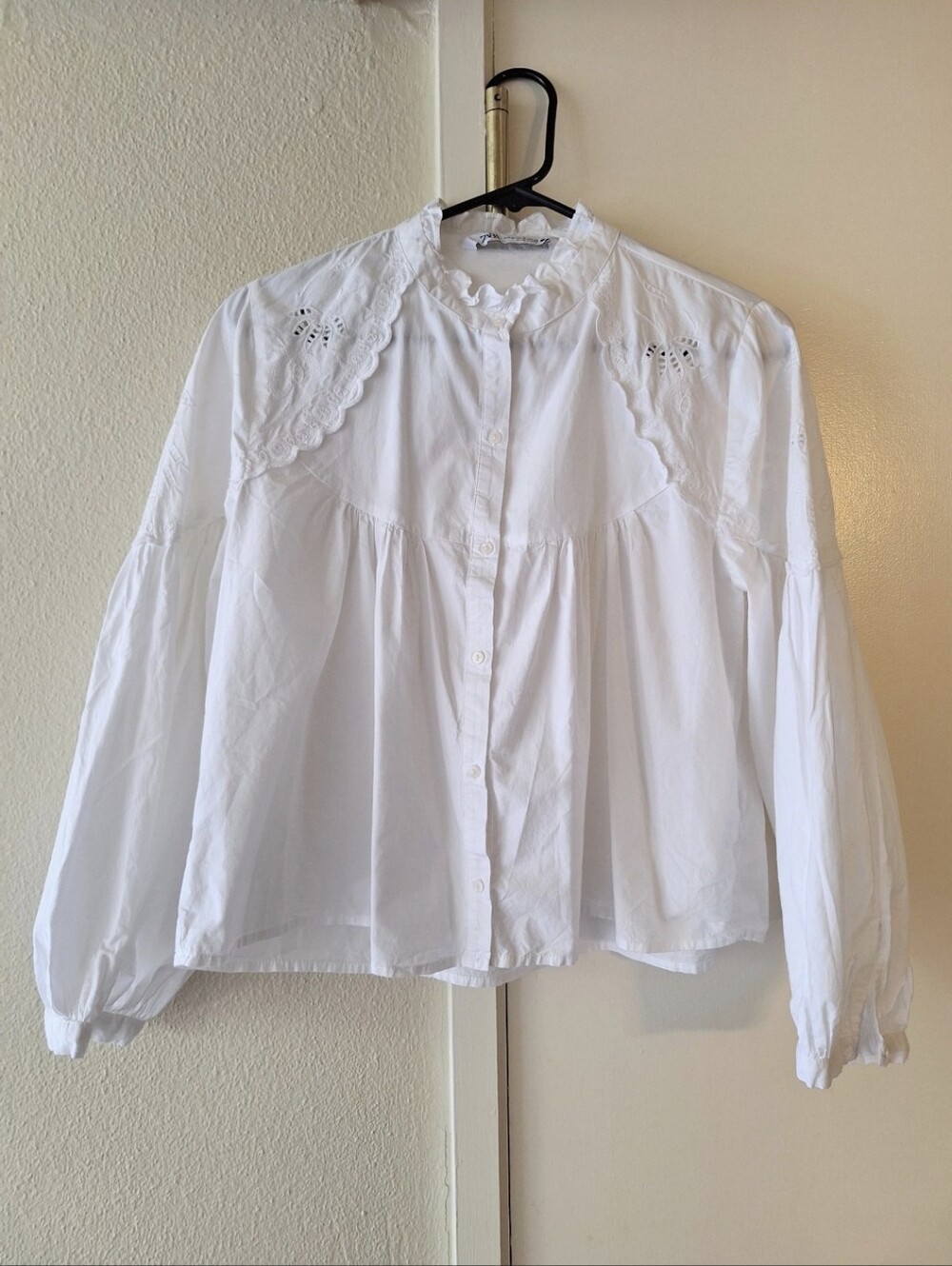 Zara White Blouse Shirt Longsleeves Size M ruffled poplin blouse - Embroidered